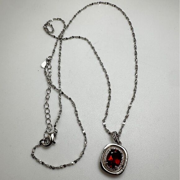 1.3ct Mozambique Garnet with halo of cz diamonds, pendant on a 18" 925 chain! - Picture 7 of 15